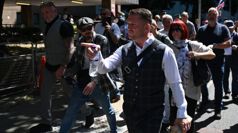 Tommy Robinson, el rostro de la extrema derecha británica que agita el rechazo contra los musulmanes