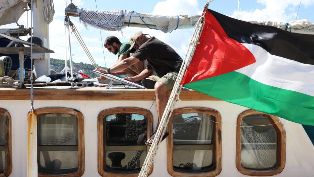 La flotilla más grande con rumbo a Gaza retoma su viaje tras volver a Barcelona por el mal tiempo