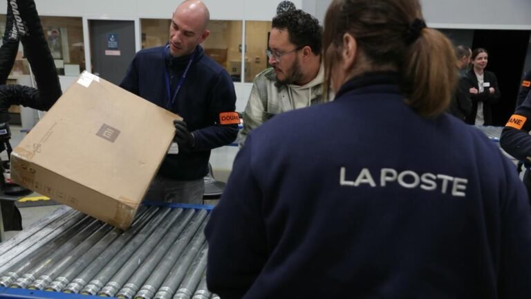 El tráfico postal hacia EEUU se detuvo casi por completo por aranceles y 88 operadores suspendieron servicios