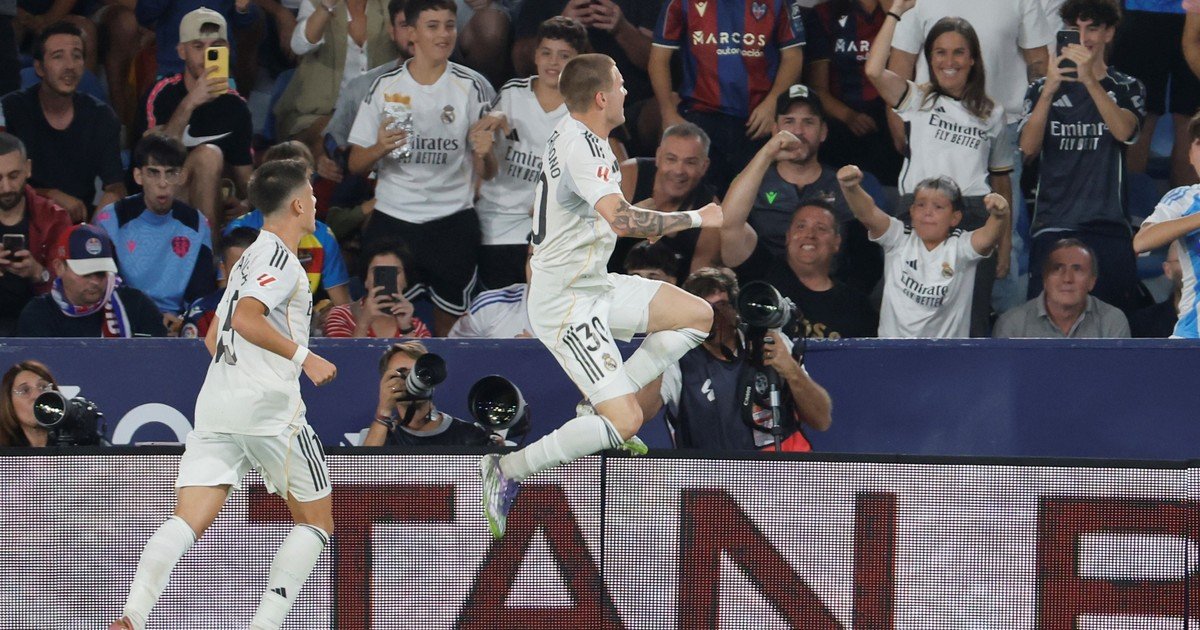 Franco Mastantuono se sacó la mufa y gritó su primer gol en Real Madrid, un derechazo al ángulo que es un increíble guiño con Alfredo Di Stéfano