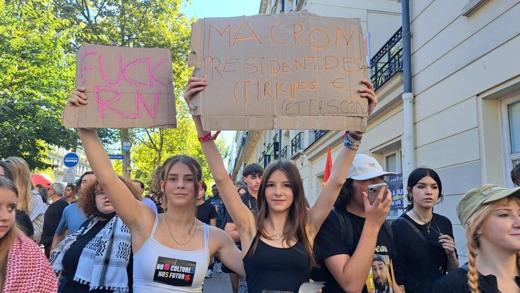 "¿Les gustaría que le hicieran eso a sus hijos?": los jóvenes se suman a las protestas en París