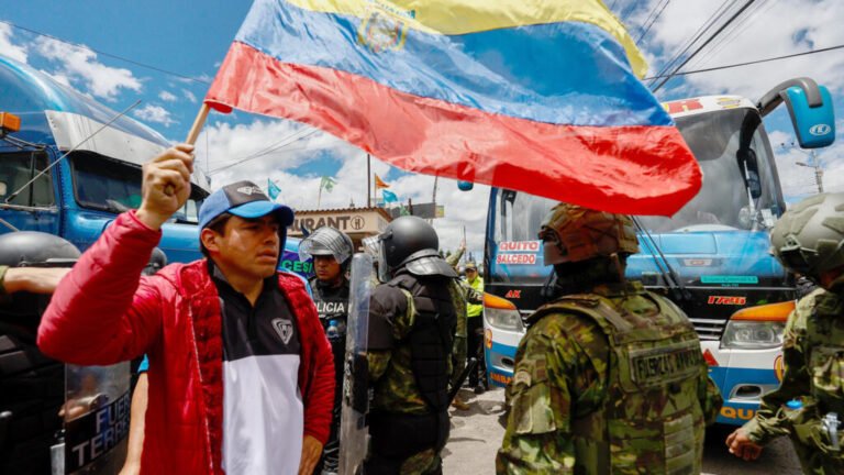 Descontento y bloqueos en Ecuador por la eliminación del subsidio al diésel anunciado por Noboa