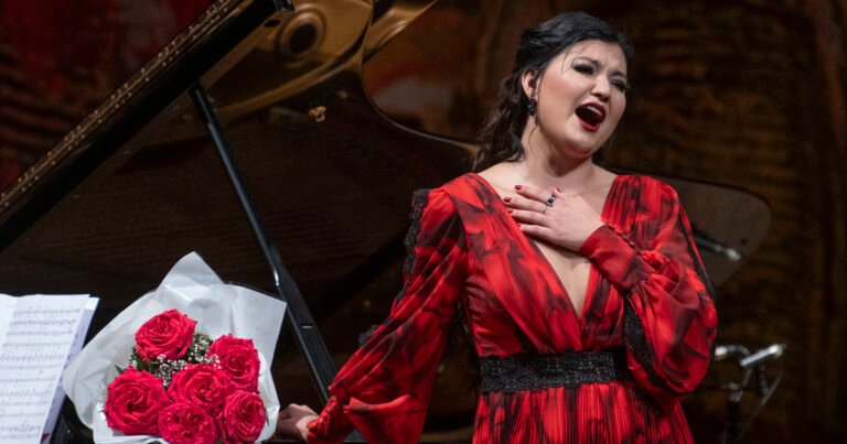La cantante rusa que se le animó a Gardel y a Piazzolla en el Teatro Colón