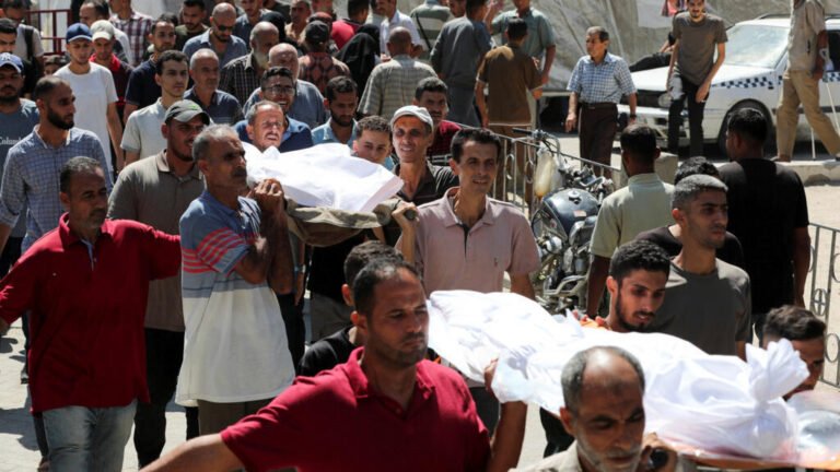 Al menos 19 palestinos muertos en ataques israelíes; la Flotilla de la Libertad regresa a Barcelona por mal tiempo