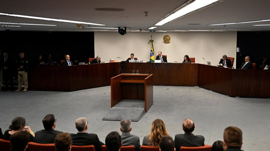 Defensa de un acusado admite que hubo planes golpistas; abogado de Bolsonaro alega que no hay pruebas