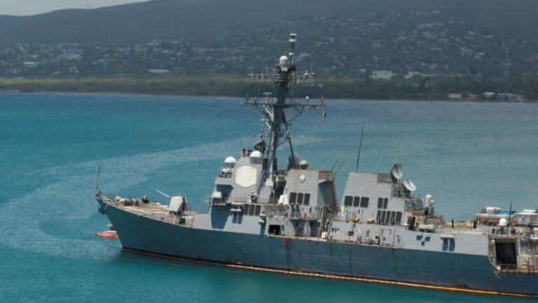 Venezuela denuncia que un buque de guerra de EE. UU. abordó un barco pesquero en sus aguas