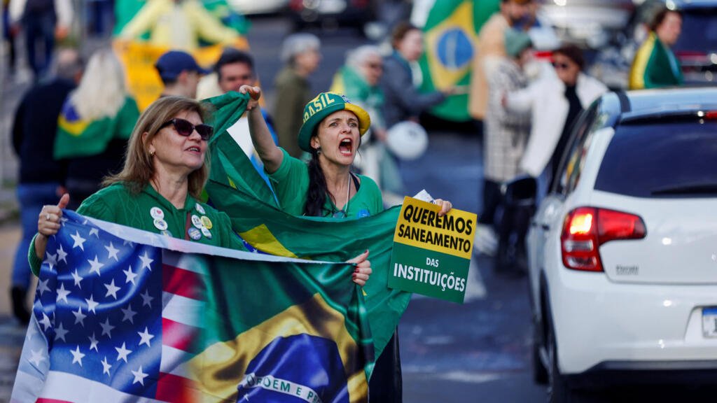 Bolsonaristas, banderas de EE. UU. y agradecimiento a Trump marcan el Día de la Independencia de Brasil