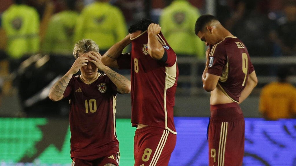 Una adolorida Venezuela le dice adiós al Mundial, mientras Bolivia derrota sorpresivamente a Brasil