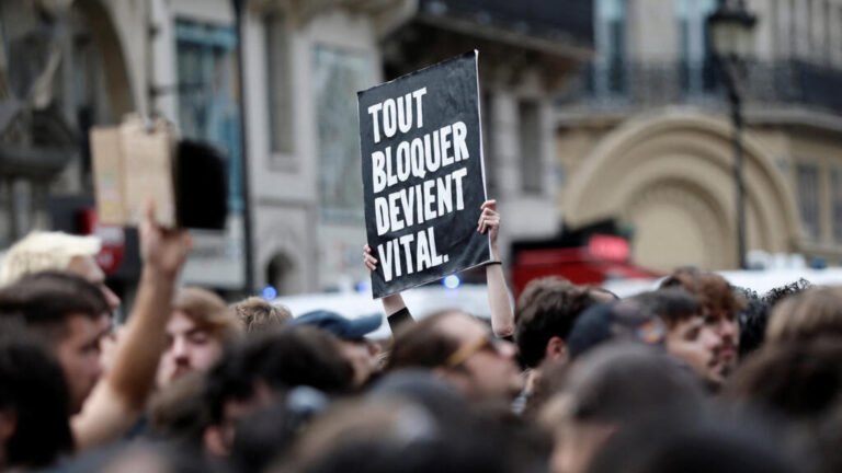Francia se prepara para una jornada de protestas masivas y huelgas en respuesta a recortes de presupuesto
