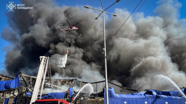 Dos muertos y 18 heridos en ataques rusos contra Ucrania; Zelenski pide a Trump posición clara frente a Moscú