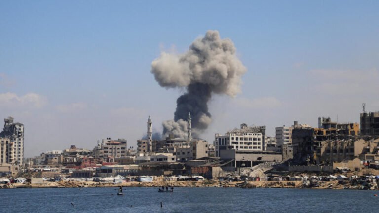 Bombardeos israelíes contra Ciudad de Gaza saturan hospitales y obligan a desplazamientos masivos