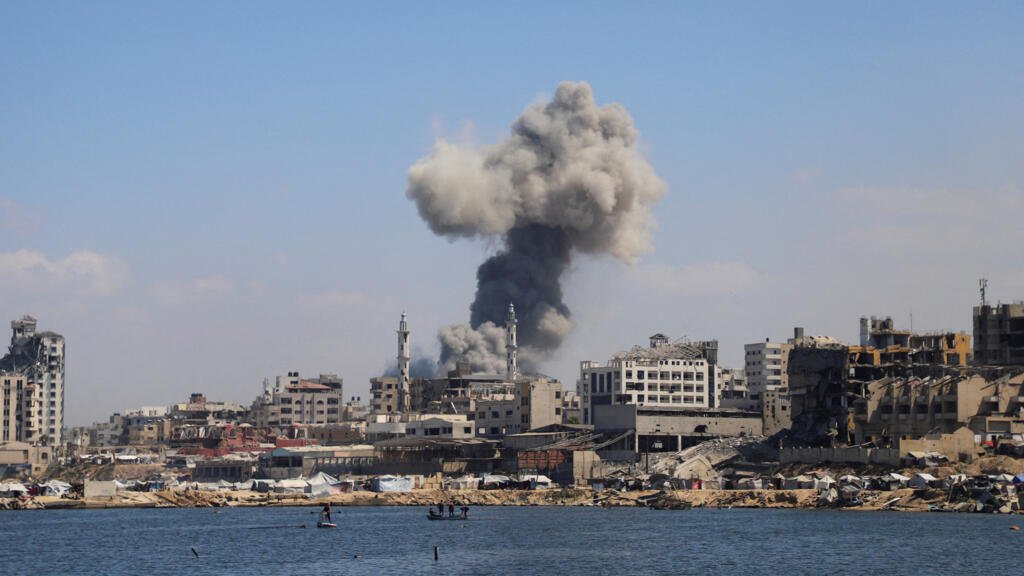 Bombardeos israelíes contra Ciudad de Gaza saturan hospitales y obligan a desplazamientos masivos