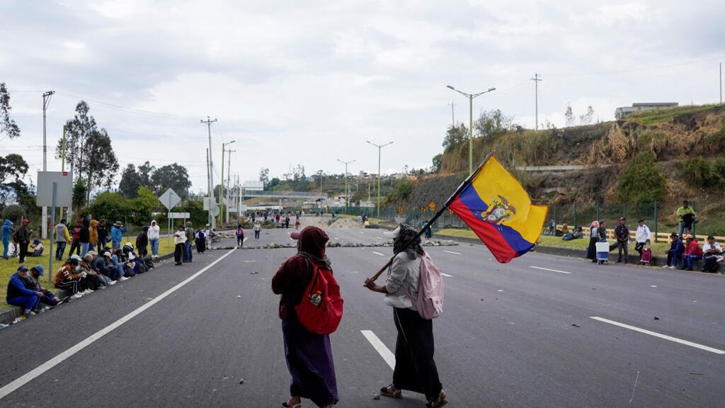 Noboa viaja al epicentro de las protestas, en medio de denuncias de censura y represión