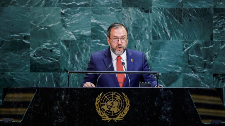 Venezuela denuncia en la ONU una “amenaza militar ilegal" en su contra, mientras amplía su movilización