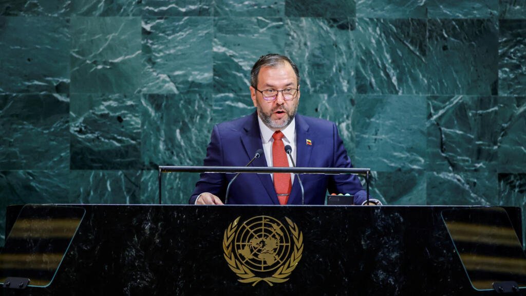 Venezuela denuncia en la ONU una “amenaza militar ilegal" en su contra, mientras amplía su movilización