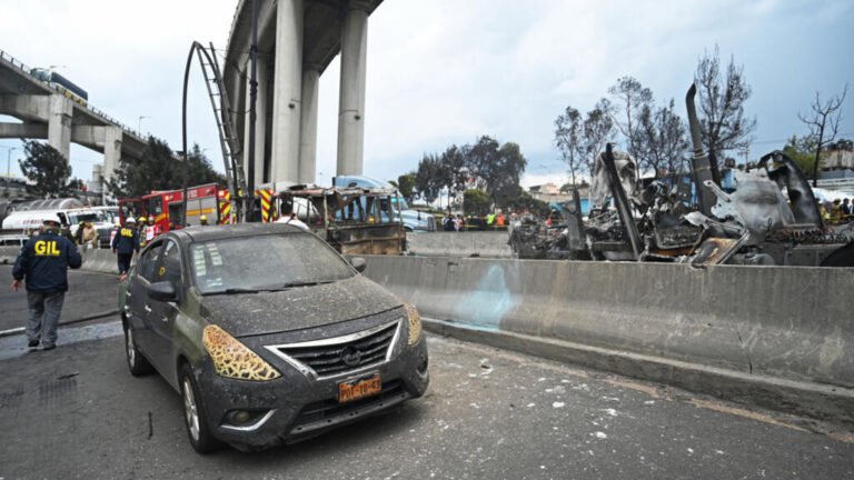 Ciudad de México: tres muertos y decenas de heridos al explotar un camión que transportaba gas