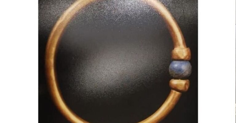 ¿Cómo era el brazalete de oro de más de 3.000 años de antigüedad que robaron del Museo Egipcio y destruyeron?