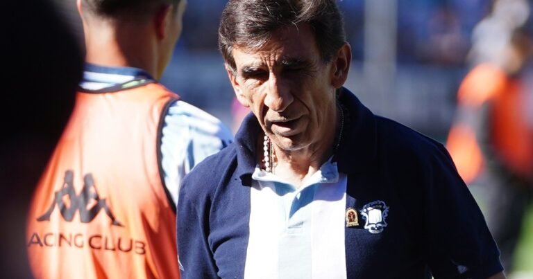Costas no anduvo con vueltas para explicar el empate de Racing en el clásico con Independiente: "Erramos pases tontos y les dimos vida"