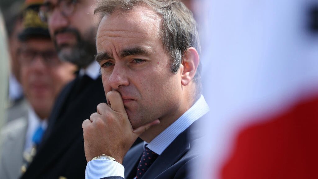 Sébastien Lecornu: un conservador pragmático llamado a suturar las graves fisuras en Francia