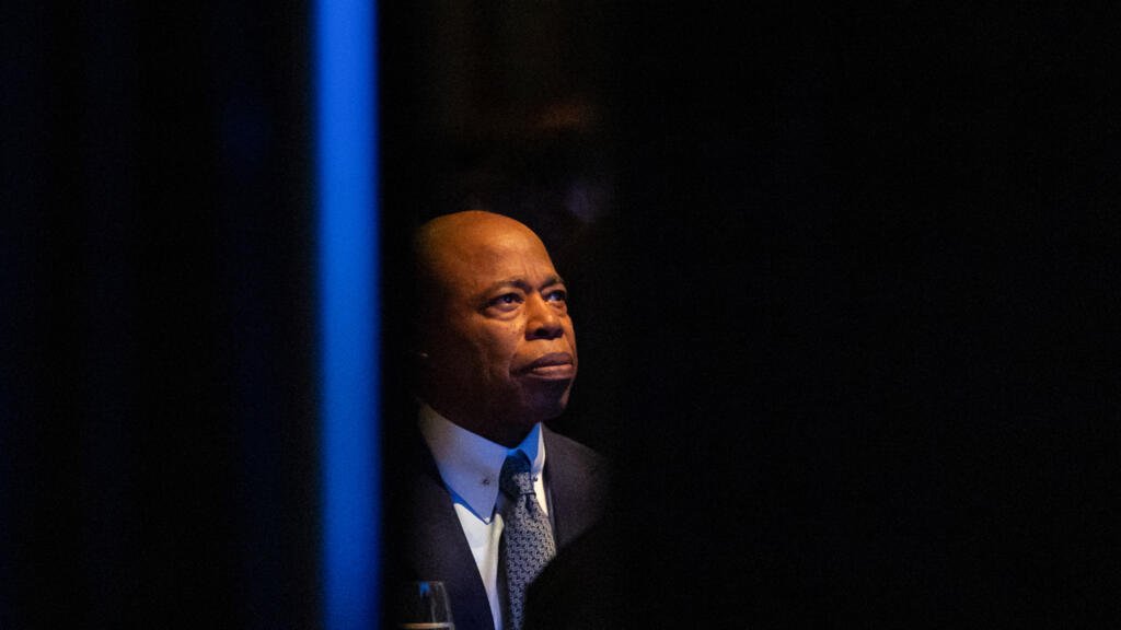 Adams renuncia a buscar la reelección y despeja la vía a Mamdani y Cuomo por la Alcaldía de Nueva York