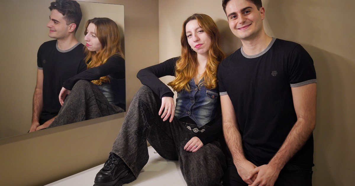 Eva Capusotto y Galo Politti no se conocían, tienen padres famosos con los que comparten escenario y ahora hacen de novios en el teatro