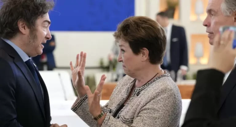 Cambio clave en el FMI: quién es Nigel Chalk, el economista que vuelve a manejar el destino financiero de Argentina