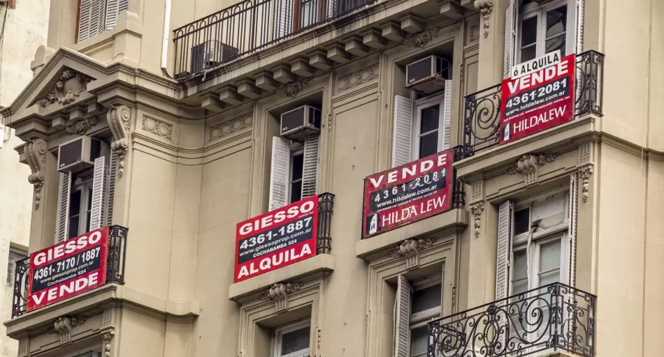 El sueño de la casa propia, en pausa: dos bancos frenan sus líneas de crédito