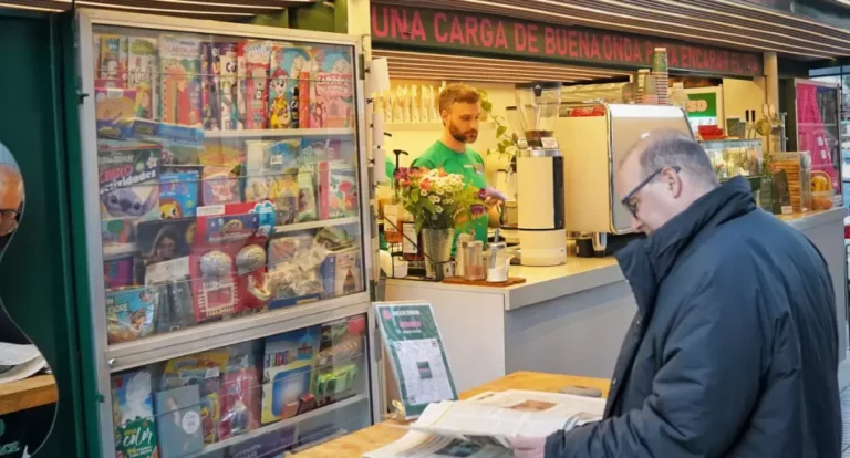 De diarios a pasaportes: Milei transforma los kioscos en centros de logística