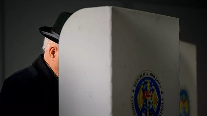 Rusia intensifica su guerra híbrida en Moldavia antes de las elecciones: bots, desinformación y compra de votos