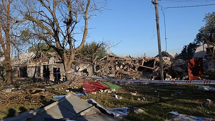 Nuevos ataques aéreos rusos matan a 3 personas y hieren a 2 en Zaporiyia