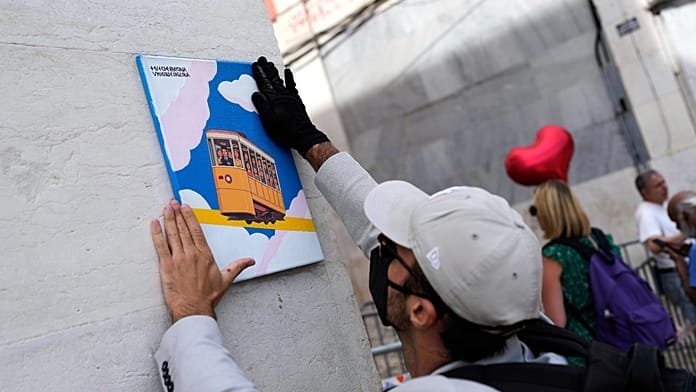 Lisboa homenajea a las 16 víctimas del accidente del ascensor Glória en Lisboa