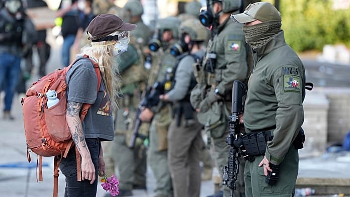 Trump envía tropas a Portland contra lo que ha denominado "terroristas domésticos"