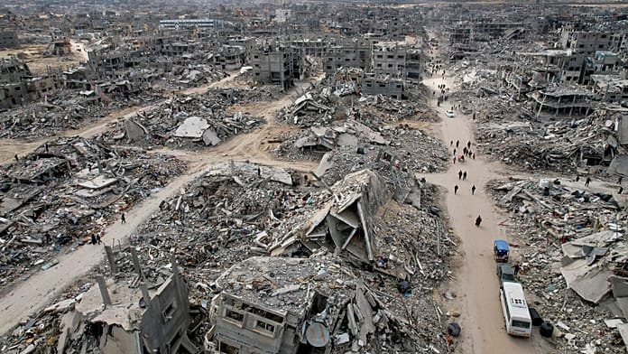 Varios palestinos muertos y heridos fueron llevados a hospitales tras un ataque israelí en Gaza