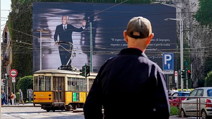 Más de 17.000 personas despidieron a Armani en Milán