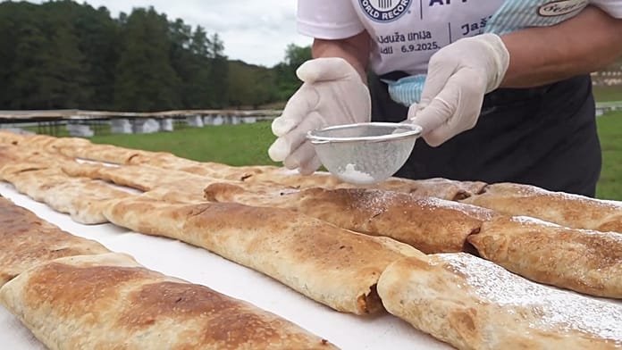 El pueblo croata Jaškovo establece un nuevo récord Guinness con un strudel de 3.136 metros