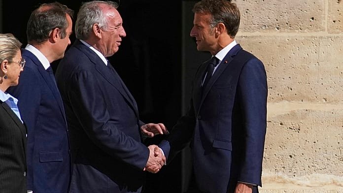 Francia, en crisis tras la dimisión de Bayrou después de perder la moción de confianza