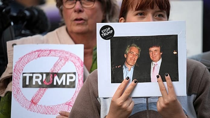 Manifestantes protestan frente al Castillo de Windsor antes de la visita de Estado de Trump