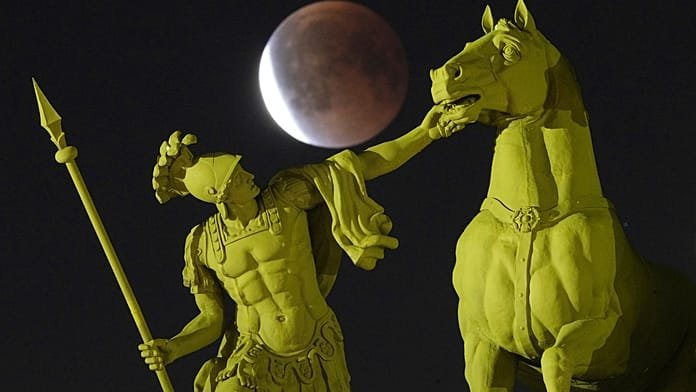 FOTOS: Las imágenes más bellas del eclipse total de la Luna de sangre