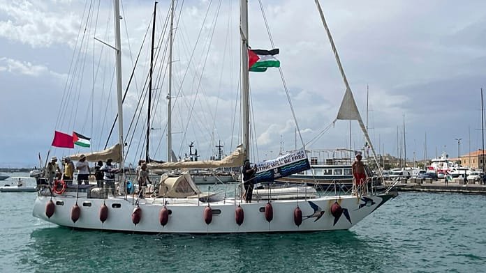 Más de 15 drones atacan la flotilla humanitaria de ayuda a Gaza en aguas griegas
