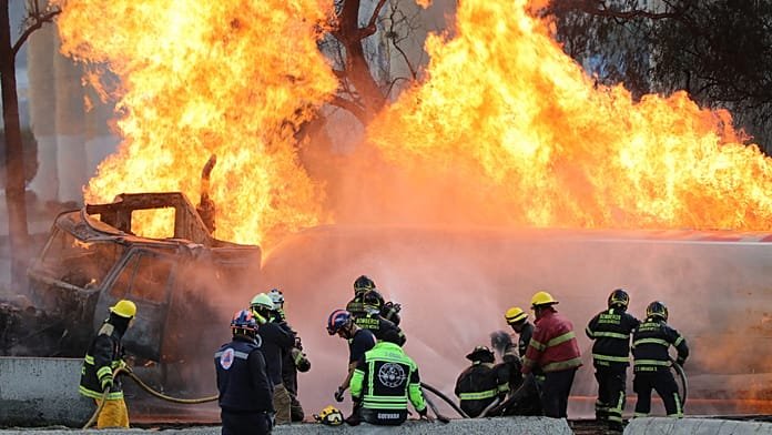 Explosión de camión de gas en Ciudad de México deja 3 muertos