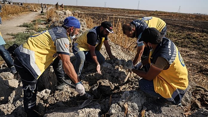 Recuperados 25 cadáveres de una fosa común cerca de Damasco, se cree que hay al menos 175 personas