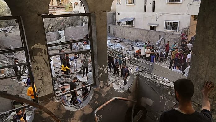 Al menos 17 muertos en Gaza por bombardeos de Israel en plena ofensiva y debate sobre el Estado palestino