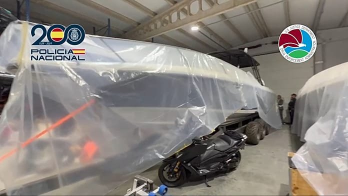 España y EE.UU. interceptan en Galicia un narcosubmarino con toneladas de cocaína: hay 14 detenidos