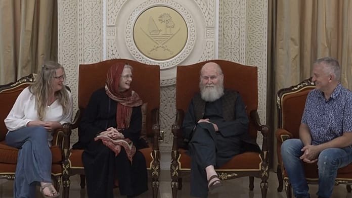 Una pareja de ancianos retenida por los talibanes regresa a Gran Bretaña con ayuda de Catar