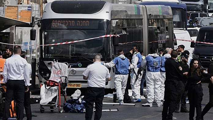 Al menos 6 muertos en un tiroteo contra un bus en Jerusalén que ha dejado 12 heridos