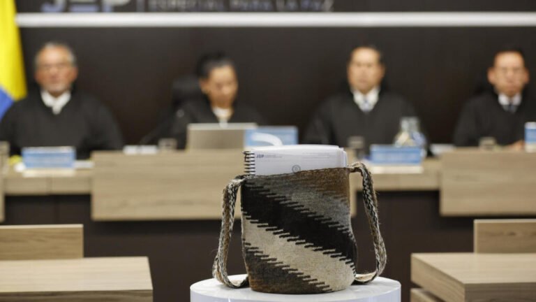 Colombia: JEP emite primera sentencia restaurativa contra exmilitares por ejecuciones extrajudiciales