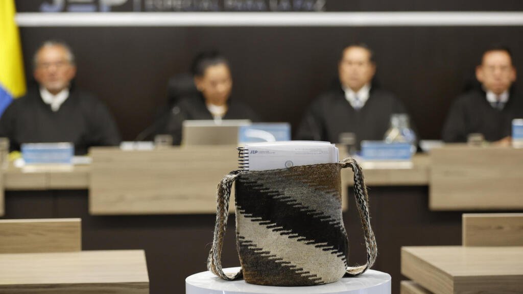 Colombia: JEP emite primera sentencia restaurativa contra exmilitares por ejecuciones extrajudiciales