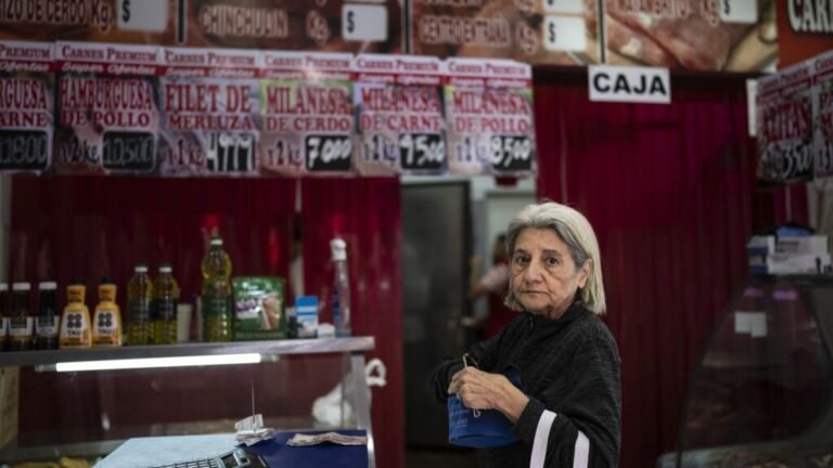 Argentina: Milei celebra la mejora en inflación mientras se rehúsa a aumentar el gasto social