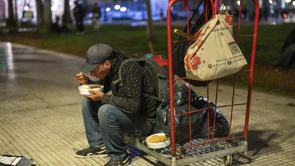 La pobreza en Argentina desciende al 31,6% a junio de 2025, su nivel más bajo en siete años