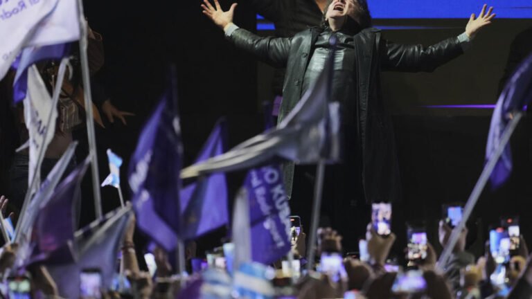 Milei se juega la fuerza de su liderazgo en elecciones legislativas de medio término en Buenos Aires